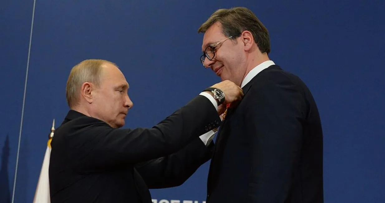 Putin odlikuje Vučića/