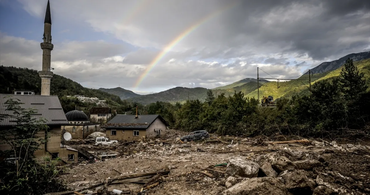 Džamija u Donjoj Jablanici, Donja Jablanica, duga iznad Donje Jablanice, poplave u BiH, klizišta/Anadolija/