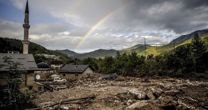 Džamija u Donjoj Jablanici, Donja Jablanica, duga iznad Donje Jablanice, poplave u BiH, klizišta/Anadolija/