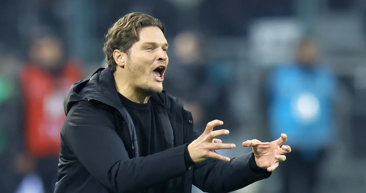 epa10300616 Dortmund's head coach Edin Terzic reacts during the German Bundesliga soccer match between Borussia Moenchengladbach and Borussia Dortmund in Moenchengladbach, Germany, 11 November 2022. EPA/RONALD WITTEK CONDITIONS - ATTENTION: The DFL regulations prohibit any use of photographs as image sequences and/or quasi-video.