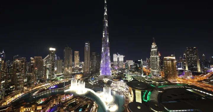 epa10384198 Burj Khalifa the world's tallest building in the world, prior to the fireworks of New Year's Eve 2023 celebrations in the Gulf emirate of Dubai, United Arab Emirates, 31 December 2022. EPA/ALI HAIDER/Ali Haider