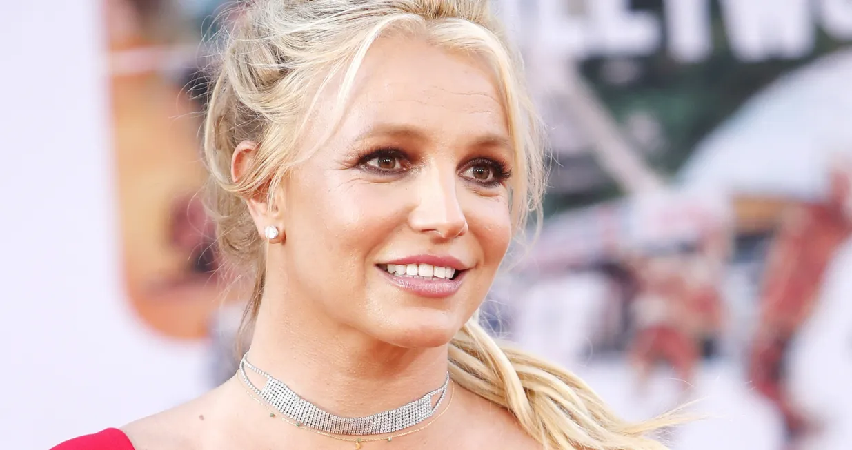 epa09614868 (FILE) - US singer Britney Spears arrives for the premiere of 'Once Upon a Time in Hollywood' at the TCL Chinese Theatre IMAX in Hollywood, Los Angeles, California, USA, 22 July 2019 (reissued 01 December 2021). Britney Spears turns 40 on 02 December 2021. EPA/NINA PROMMER *** Local Caption *** 56061576/Nina Prommer