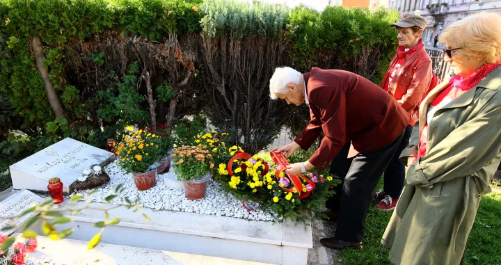 polaganje cvijeća na spomenik Mihajlu Popoviću/Muhamed Tunović