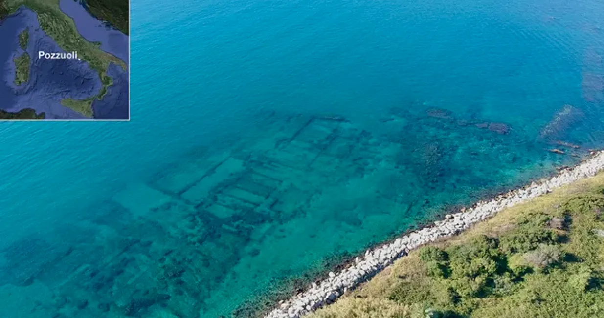 Potopljeno drevno skladište duž obale Pozzuoli. (Kredit slike: Slika M. Stefanile)/