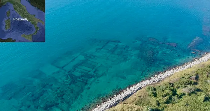 Potopljeno drevno skladište duž obale Pozzuoli. (Kredit slike: Slika M. Stefanile)/