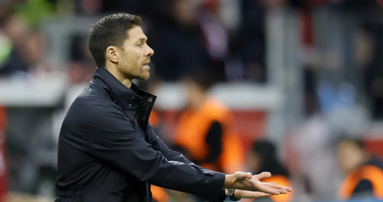 epa10290441 Leverkusen's head coach Xabi Alonso reacts during the German Bundesliga soccer match between Bayer 04 Leverkusen and Union Berlin in Leverkusen, Germany, 06 November 2022. EPA/RONALD WITTEK CONDITIONS - ATTENTION: The DFL regulations prohibit any use of photographs as image sequences and/or quasi-video.