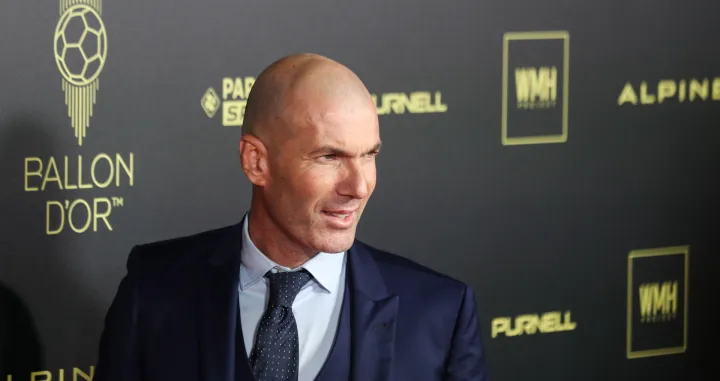 epa10249280 Former soccer player Zinedine Zidane arrives for the Ballon d'Or ceremony in Paris, France, 17 October 2022. For the first time the Ballon d'Or, presented by the magazine France Football, will be awarded to the best players of the 2021-22 season instead of the calendar year. EPA/Mohammed Badra