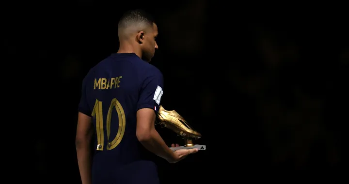 epa10373103 Kylin Mbappe of France walks off the stage with the golden boot for being the top scorer of the the FIFA World Cup 2022 after the final between Argentina and France at Lusail stadium, Lusail, Qatar, 18 December 2022. Argentina won the match in penaltu shoot-out. EPA/Friedemann Vogel