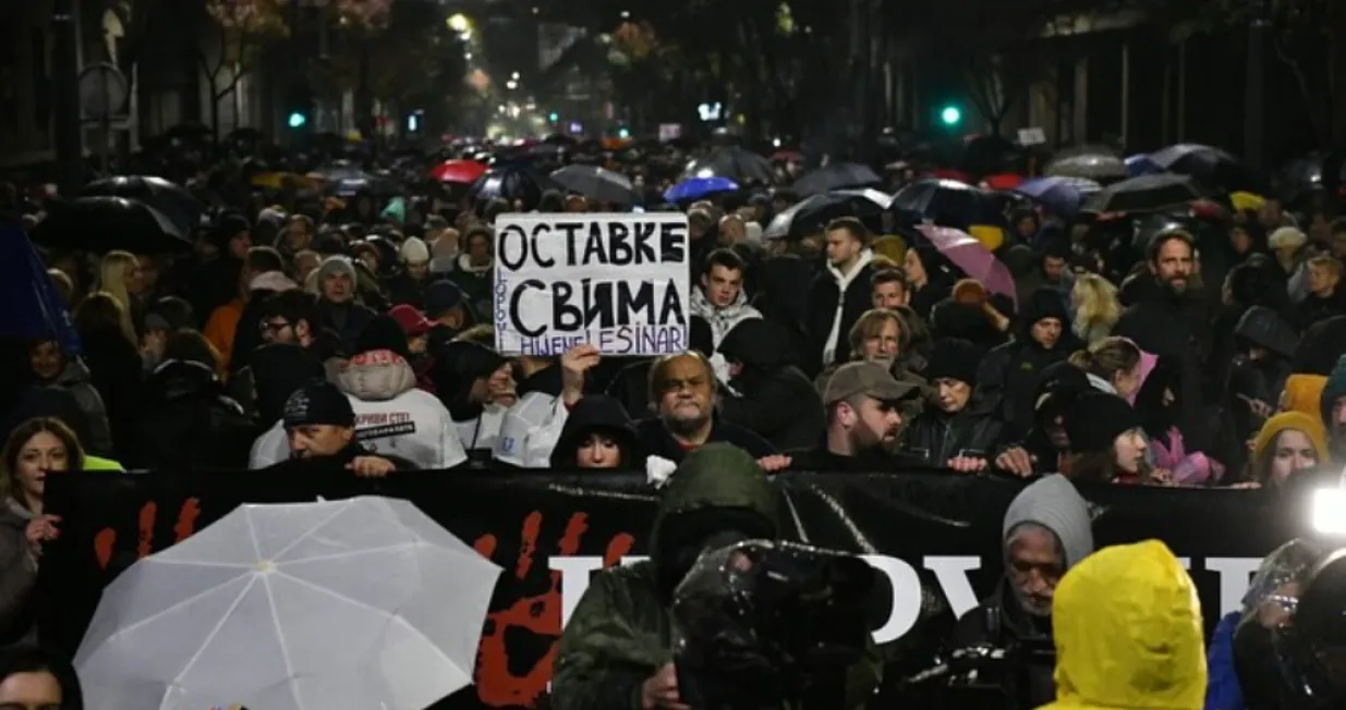 protesti srbija beograd novi sad nadstrešnica/