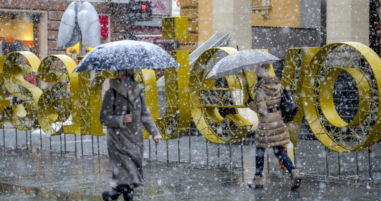 Sarajevo, BiH - 07. februar 2022:Snijeg i jači udari vjetra zahvatili su mnoge dijelove Sarajeva, glavnog grada Bosne i Hercegovine (Samır Jordamovıc - Anadolu Agency)/�