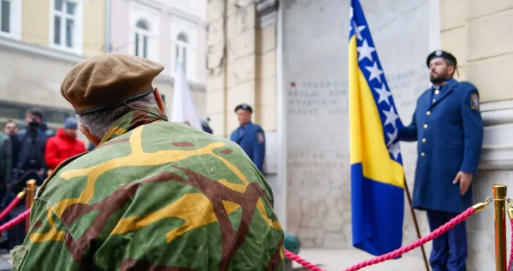 Polaganje cvijeća na spomeniku Vječna vatra u Sarajevu povodom obilježavanja Dana državnosti BiH/Damir Deljo