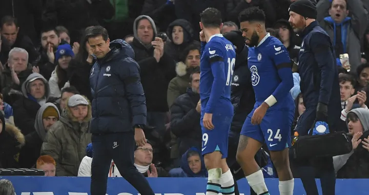 epa10379414 Reece James (2-R) of Chelsea leaves the pitch after he got injured during the English Premier League soccer match between Chelsea FC and AFC Bournemouth in London, Britain, 27 December 2022. EPA/Vince Mignott EDITORIAL USE ONLY. No use with unauthorized audio, video, data, fixture lists, club/league logos or 'live' services. Online in-match use limited to 120 images, no video emulation. No use in betting, games or single club/league/player publications