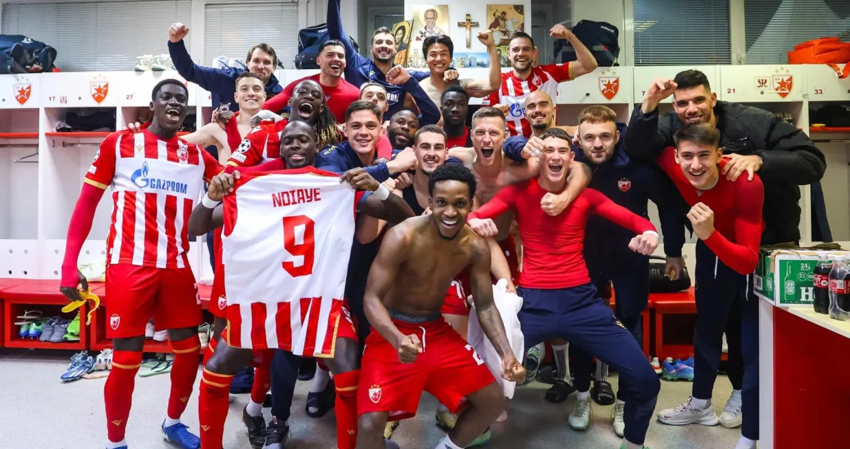 Slavlje igrača FK Crvena zvezda u svlačionici nakon Stuttgarta