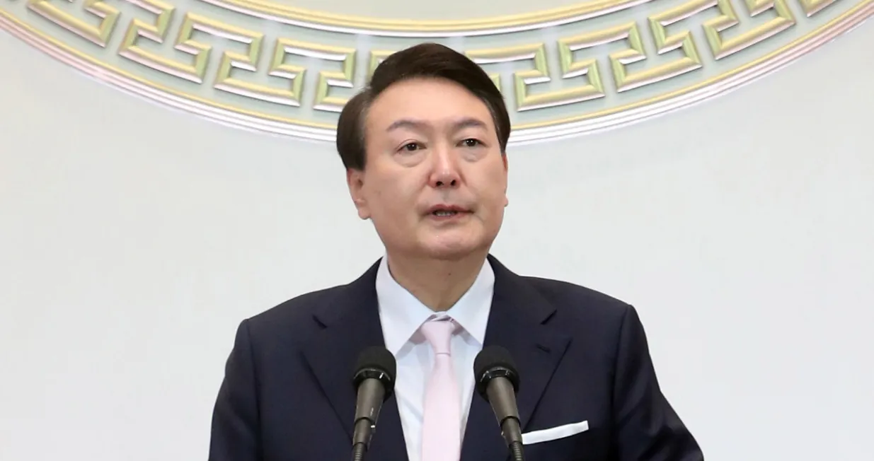 epa10385953 South Korean President Yoon Suk Yeol speaks during a ceremony to mark the start of business for the new year at the former presidential office Cheong Wa Dae in Seoul, South Korea, 02 January 2023. EPA/YONHAP/POOL SOUTH KOREA OUT/Yonhap/Pool