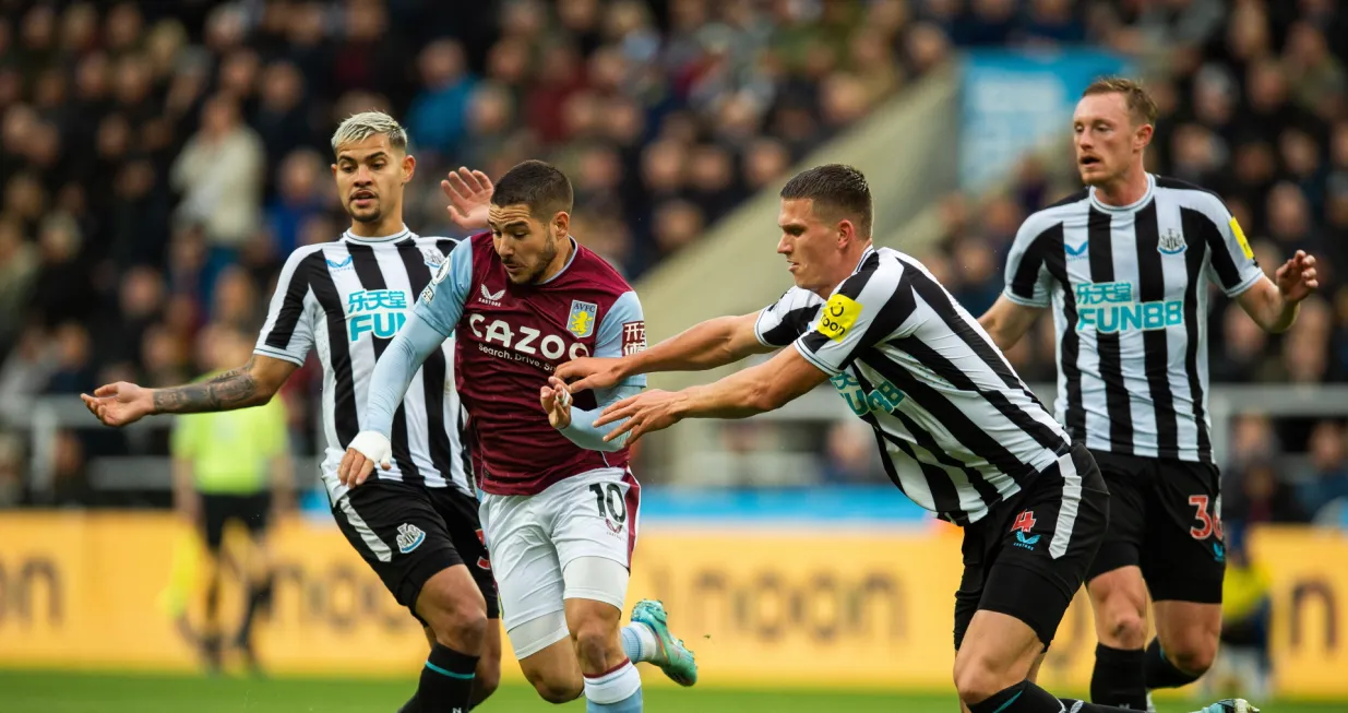 epa10273181 Newcastle's Bruno Guimaraes (L) and Sven Botman (R) in action with Aston Villa's Emi Buendia (C) during the English Premier League soccer match between Newcastle United and Aston Villa, in Newcastle, Britain, 29 October 2022. EPA/PETER POWELL EDITORIAL USE ONLY. No use with unauthorized audio, video, data, fixture lists, club/league logos or 'live' services. Online in-match use limited to 120 images, no video emulation. No use in betting, games or single club/league/player publications