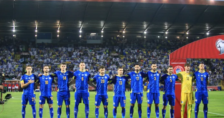 Bosna i Hercegovina - LuksemburgIbrahim ŠehićAdrian Leon BarišićSiniša SaničaninSead KolašinacAmar DedićBenjamin TahirovićGojko CimirotMiralem PjanićKenan KodroMiroslav StevanovićEdin Džeko 