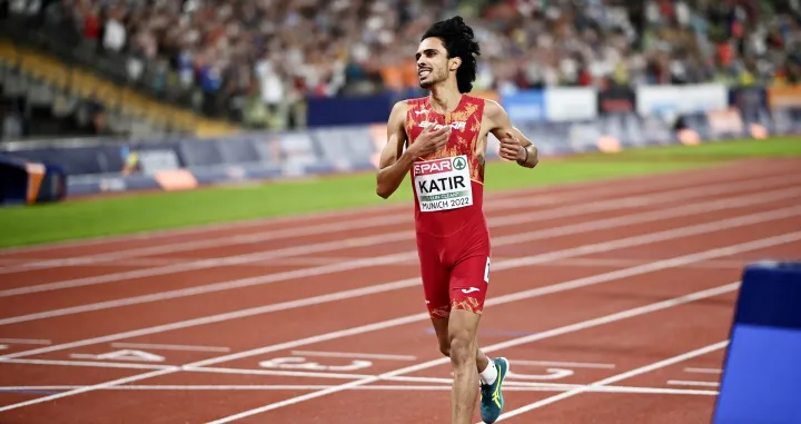 epa10124793 Mohamed Katir of Spain places second in the men's 5000m final during the Athletics events at the European Championships Munich 2022, Munich, Germany, 16 August 2022. The championships will feature nine Olympic sports, Athletics, Beach Volleyball, Canoe Sprint, Cycling, Artistic Gymnastics, Rowing, Sport Climbing, Table Tennis and Triathlon. EPA/CHRISTIAN BRUNA