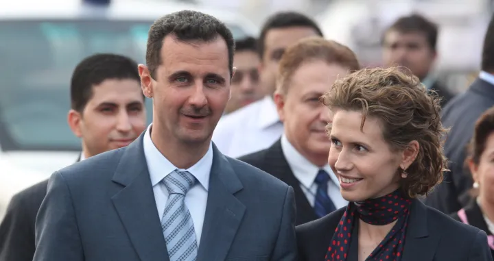 epa09061481 (FILE) - Syrian President Bashar al-Assad (L) with his wife Asma al-Assad arrive at New Delhi International airport, India, 17 June 2008 (reissued 08 March 2021). The Syrian Presidency has announced that the couple has tested positive for the SARS-CoV-2 coronavirus. EPA/HARISH TIYAGI *** Local Caption *** 02246544/Harish Tiyagi