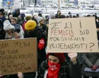 Od 12 sati ispred Vrhovnog suda Federacije BiH održavaju protesti povodom pravosnažne presude Eldinu Hodžiću, čovjeku koji je brutalno ubio svoju suprugu Almu Kadić nakon godina nasilja/Damir Deljo