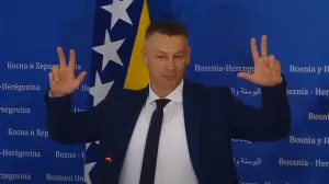 Nenad Nešić, tri prsta/Screenshot