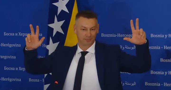 Nenad Nešić, tri prsta/Screenshot