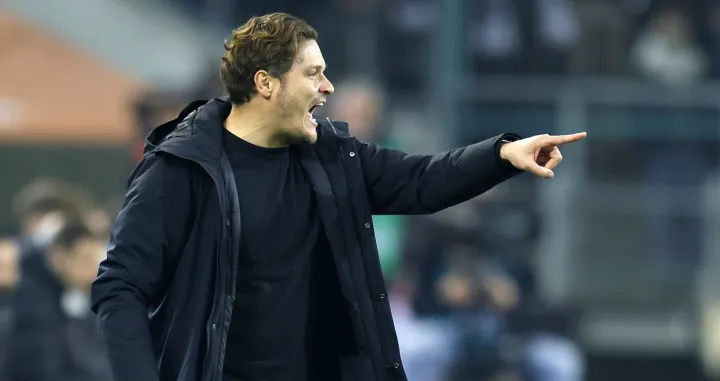 epa10300628 Dortmund's head coach Edin Terzic reacts during the German Bundesliga soccer match between Borussia Moenchengladbach and Borussia Dortmund in Moenchengladbach, Germany, 11 November 2022. EPA/RONALD WITTEK CONDITIONS - ATTENTION: The DFL regulations prohibit any use of photographs as image sequences and/or quasi-video.