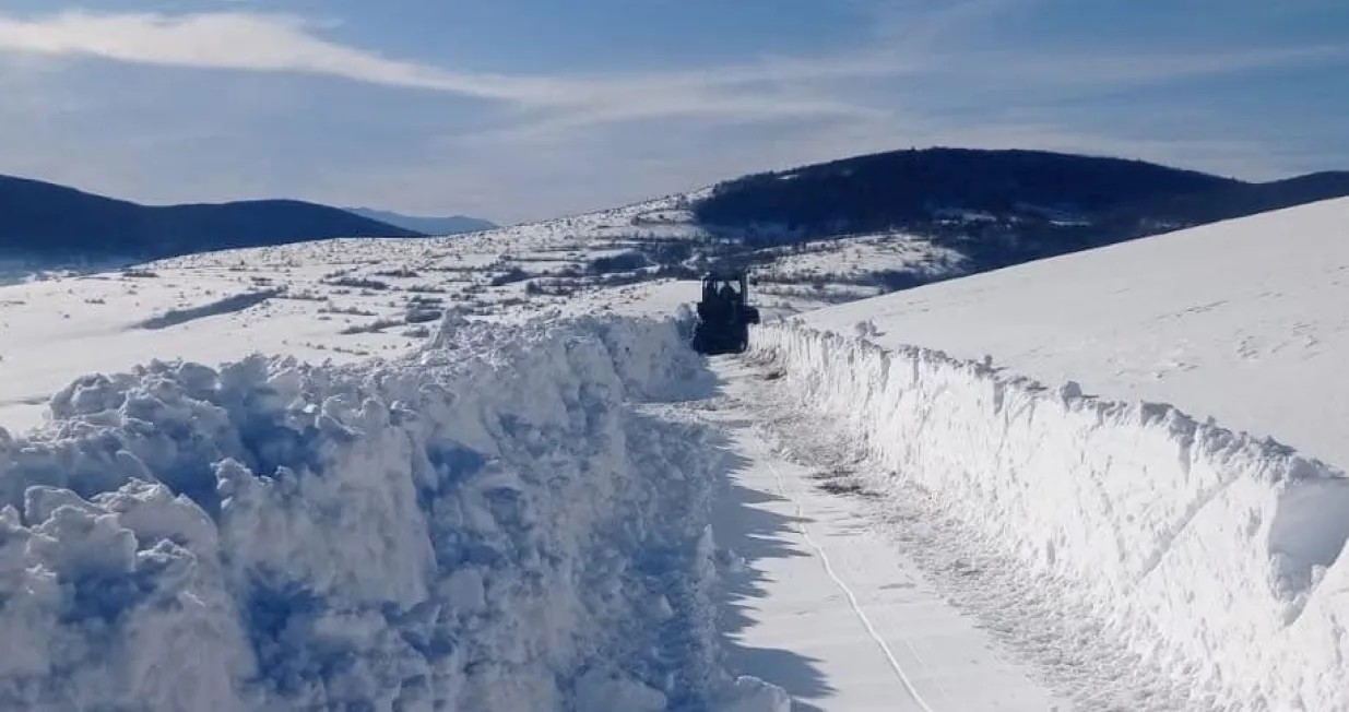 Oružane snage BiH, snijeg, pomoć, teška mehanizacija/Facebook