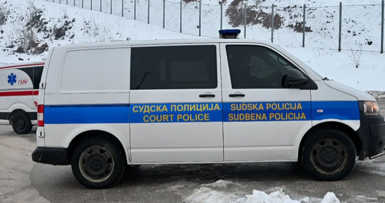 Sudska policije ispred državnog zatvora u Vojkovićima, Nenad Nešić sa KCUS-a doveden u Vojkoviće/Klix