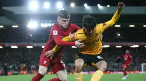 epa10394856 Ben Doak of Liverpool in action against Hugo Bueno of Wolverhampton Wanderers during the 3rd round FA Cup soccer match between Liverpool and Wolverhampton Wanderers at Anfield in Liverpool, Britain, 07 January 2023. EPA/ADAM VAUGHAN