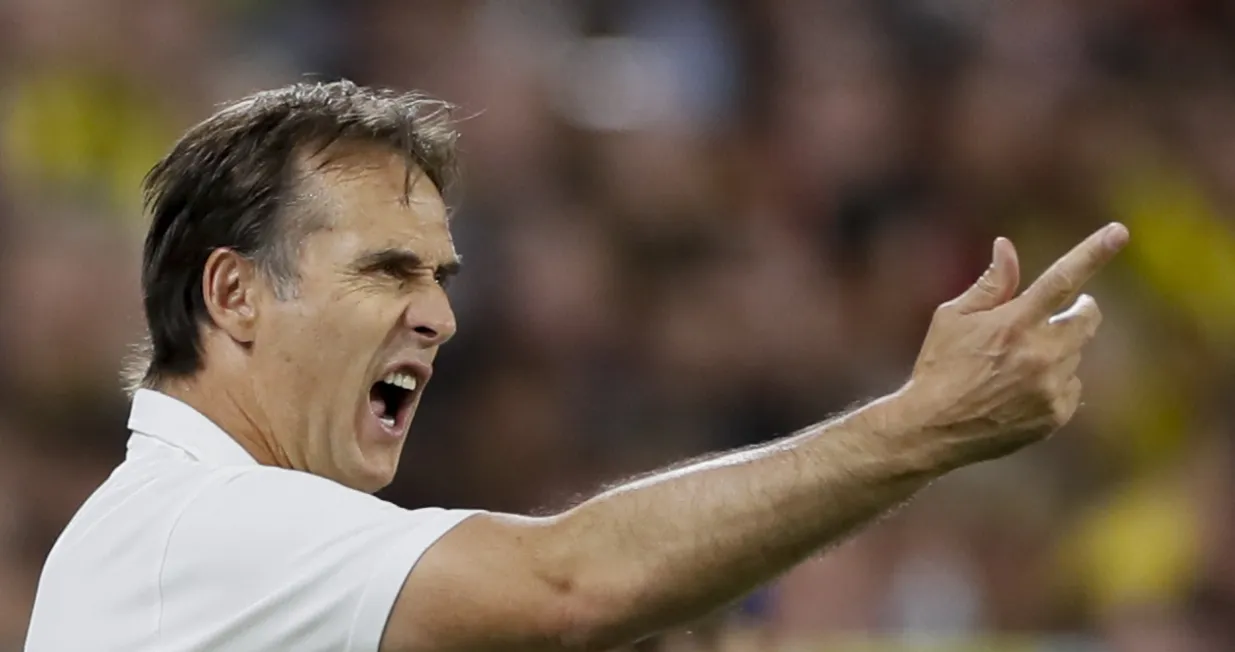 epa10225708 Sevilla's head coach Julen Lopetegui during the UEFA Champions League match between Sevilla and Borusia Dortmund held at Sanchez Pijuan Stadium in Sevilla, Spain, 05 October 2022. EPA/JOSE MANUEL VIDAL