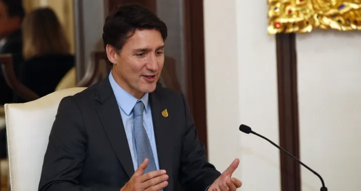 epa10310136 Canada's Prime Minister Justin Trudeau meets with Thai prime minister at the Government House in Bangkok, Thailand, 17 November 2022. Trudeau arrived in Bangkok to attend the Asia-Pacific Economic Cooperation (APEC) Summit 2022 which will be held from 18 to 19 November. EPA/RUNGROJ YONGRIT/POOL/Rungroj Yongrit/Pool