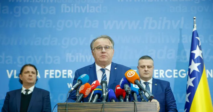 Nermin Nikšić, press konferencija, Vlada FBiH, Toni Kraljević i Vojin Mijatović/Damir Deljo/