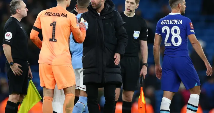 epa10396174 Chelsea's goalkeeper Kepa Arrizabalaga (L) shakes hands with manager Graham Potter (R) after the FA Cup third round match between Manchester City and Chelsea FC in Manchester, Britain, 08 January 2023. EPA/Adam Vaughan EDITORIAL USE ONLY. No use with unauthorized audio, video, data, fixture lists, club/league logos or 'live' services. Online in-match use limited to 120 images, no video emulation. No use in betting, games or single club/league/player publications