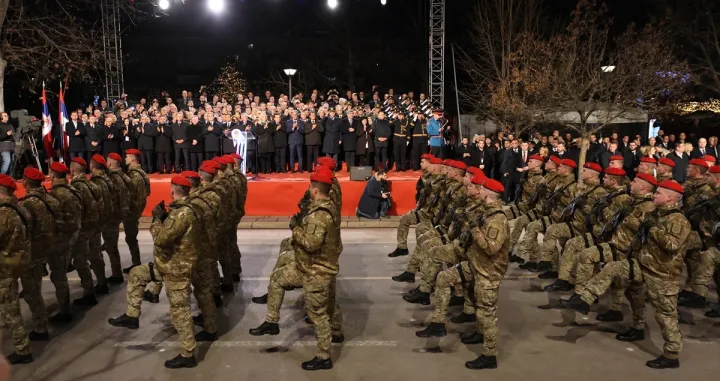 U Banjoj Luci je sinoć održan svečani defile/