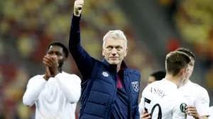 epa10285081 West Ham head coach David Moyes reacts after the UEFA Conference League group B soccer match between FCSB and West Ham in Bucharest, Romania, 03 November 2022. EPA/ROBERT GHEMENT