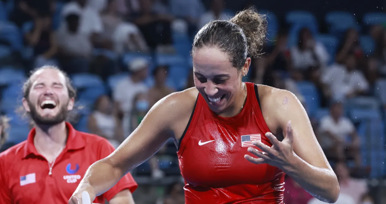 epa10395560 Madison Keys of the USA is soaked with water by team mates after her victory over Lucia Bronzetti of Italy during the 2023 United Cup Final tennis match between Italy and the USA at Ken Rosewall Arena in Sydney, Australia, 08 January 2023. EPA/MARK EVANS AUSTRALIA AND NEW ZEALAND OUT