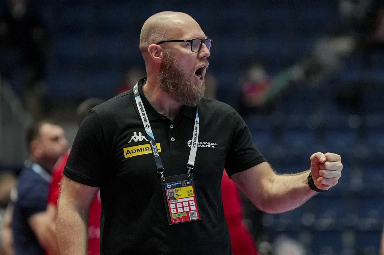 epa09686208 Austria's coach Ales Pajovic reacts during the Men's European Handball Championship preliminary round match between Austria and Poland in Bratislava, Slovakia, 14 January 2022. EPA/MARTIN DIVISEK