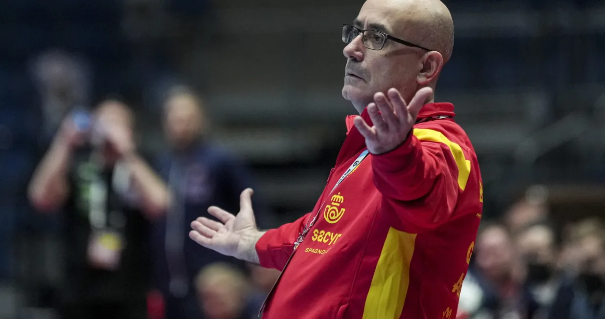 epa09705537 Spain's coach Jordi Ribera Romans reacts during the Men's European Handball Championship main round match between Spain and Norway in Bratislava, Slovakia, 23 January 2022. EPA/MARTIN DIVISEK