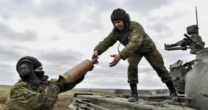 epa10257506 Russian conscripts attend a military training at a ground training range in the Rostov-on-Don region in southern Russia, 21 October 2022. Russian President Putin announced in a televised address to the nation on 21 September, that he signed a decree on partial mobilization in the Russian Federation due to the conflict in Ukraine. Russian Defense Minister Shoigu said that 300,000 people would be called up for service as part of the move. EPA/ARKADY BUDNITSKY/Arkady Budnitsky