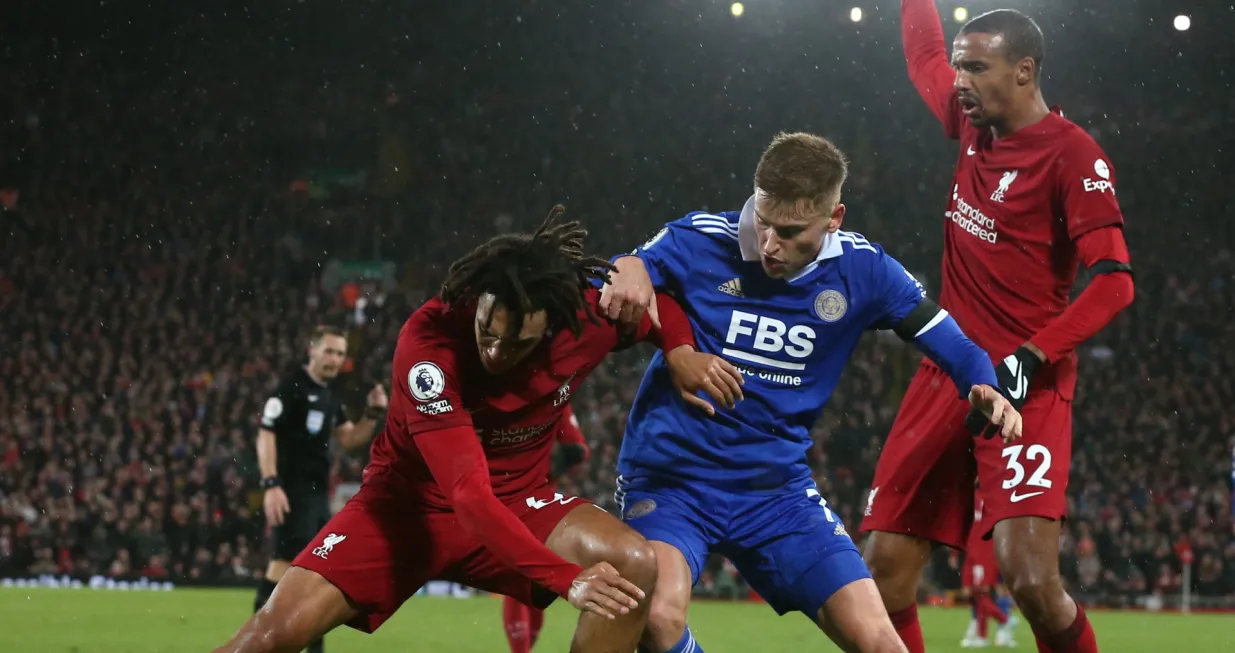 epa10383099 Trent Alexander-Arnold (L) of Liverpool in action against Harvey Barnes (C) of Leicester during the English Premier League soccer match between Liverpool FC and Leicester City in Liverpool, Britain, 30 December 2022. EPA/Adam Vaughan EDITORIAL USE ONLY. No use with unauthorized audio, video, data, fixture lists, club/league logos or 'live' services. Online in-match use limited to 120 images, no video emulation. No use in betting, games or single club/league/player publications