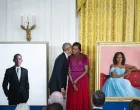 epa10168461 Former US President Barack Obama kisses former First Lady Michelle Obama as their official White House portraits are unveiled during a ceremony in Washington, DC, USA, 07 September 2022. The portraits of Barack and Michelle Obama, acquired and commissioned by the White House Historical Association, were painted by Robert McCurdy and Sharon Sprung, respectively. EPA/AL DRAGO/POOL/Al Drago/Pool