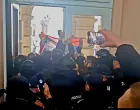 Opozicioni odbornici blokirali Gradsku kuću u Novom Sadu, intervenisala policija/Screenshot