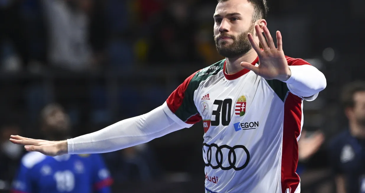 epa08969500 Hungary's Zoltan Szita reacts during the quarter final match between France and Hungary at the 27th Men's Handball World Championship in Cairo, Egypt, 27 January 2021. EPA/Anne-Christine Poujoulat/POOL