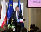 epa10194851 Civic Platform (PO) President Donald Tusk speaks at the international conference titled: 'Security of NATO's eastern flank - the role of Poland', in Warsaw, Poland, 20 September 2022. The organizers of the event, marking the 25th anniversary of the start of accession negotiations between Poland and NATO, were the Aleksander Kwasniewski Amicus Europae Foundation and the Bronislaw Komorowski Institute. EPA/Albert Zawada POLAND OUT/Albert Zawada