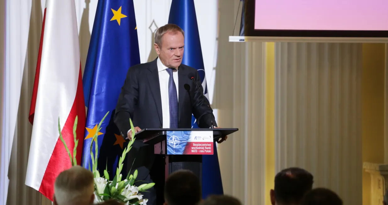 epa10194851 Civic Platform (PO) President Donald Tusk speaks at the international conference titled: 'Security of NATO's eastern flank - the role of Poland', in Warsaw, Poland, 20 September 2022. The organizers of the event, marking the 25th anniversary of the start of accession negotiations between Poland and NATO, were the Aleksander Kwasniewski Amicus Europae Foundation and the Bronislaw Komorowski Institute. EPA/Albert Zawada POLAND OUT/Albert Zawada