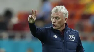 epa10284824 West Ham head coach David Moyes reacts during the UEFA Conference League group B soccer match between FCSB and West Ham in Bucharest, Romania, 03 November 2022. EPA/ROBERT GHEMENT