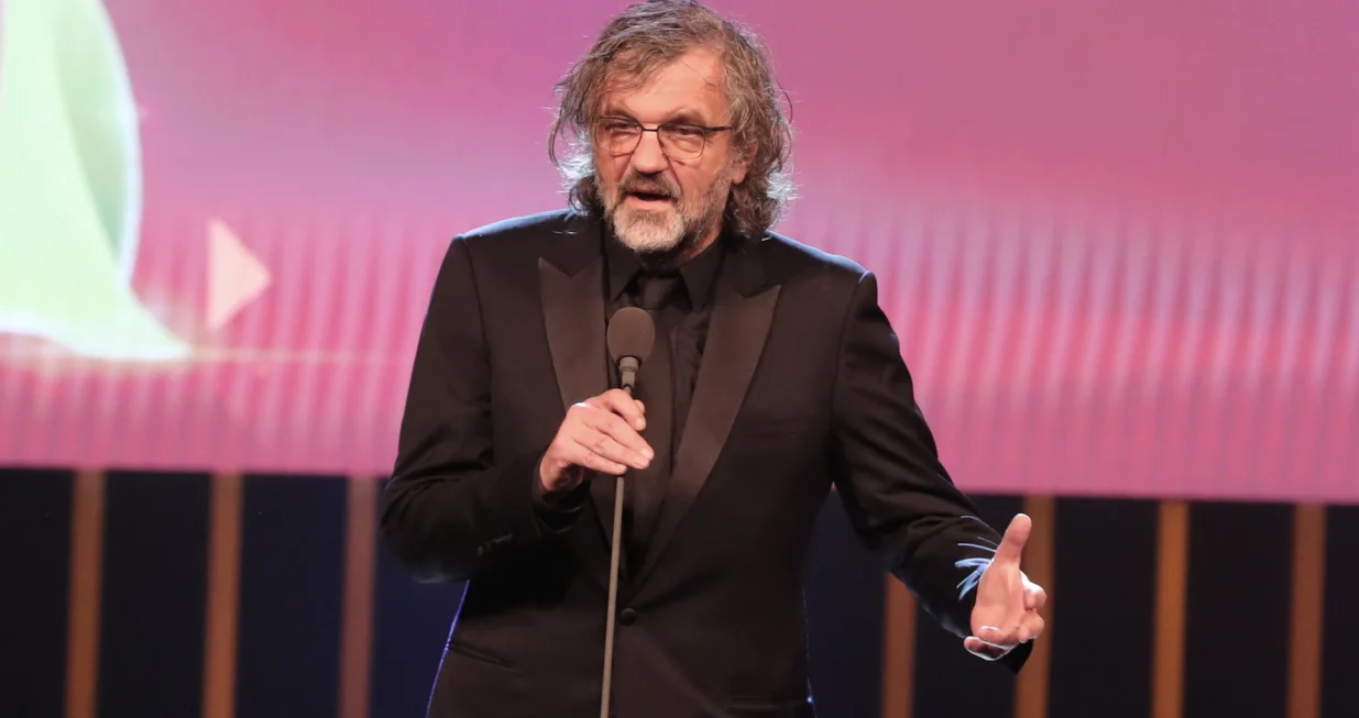 epa09605931 Jury president, Serbian film director Emir Kusturica speaks during the opening ceremony of the 43rd Cairo International Film Festival (CIFF), in Cairo, Egypt, 26 November 2021. The CIFF runs from 26 to 05 December. EPA/KHALED ELFIQI/Khaled Elfiqi