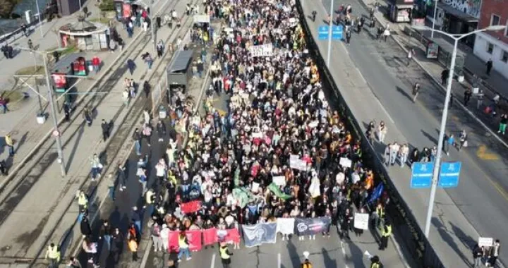 Studenti blokirali najveće saobraćajno čvorište u Srbiji, ostaju 24 sata//