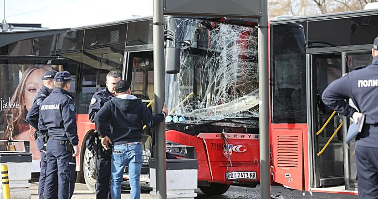 Uništeni autobusi/Telegraf.rs/