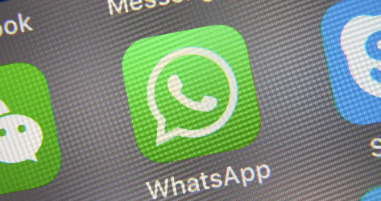 epa09442519 (FILE) - The logo of mobile application WhatsApp (C) displayed on a smartphone screen in Taipei, Taiwan, 26 September 2017 (reissued 02 September 2021). The Irish Data Protection Commissioner (DPC) in a statement on 02 September 2021 announced it had 'imposed a fine of 225 million euro on WhatsApp' Ireland over the messenger application's handling data sharing with its parent company Facebook. EPA/RITCHIE B. TONGO *** Local Caption *** 55842512/Ritchie B. Tongo